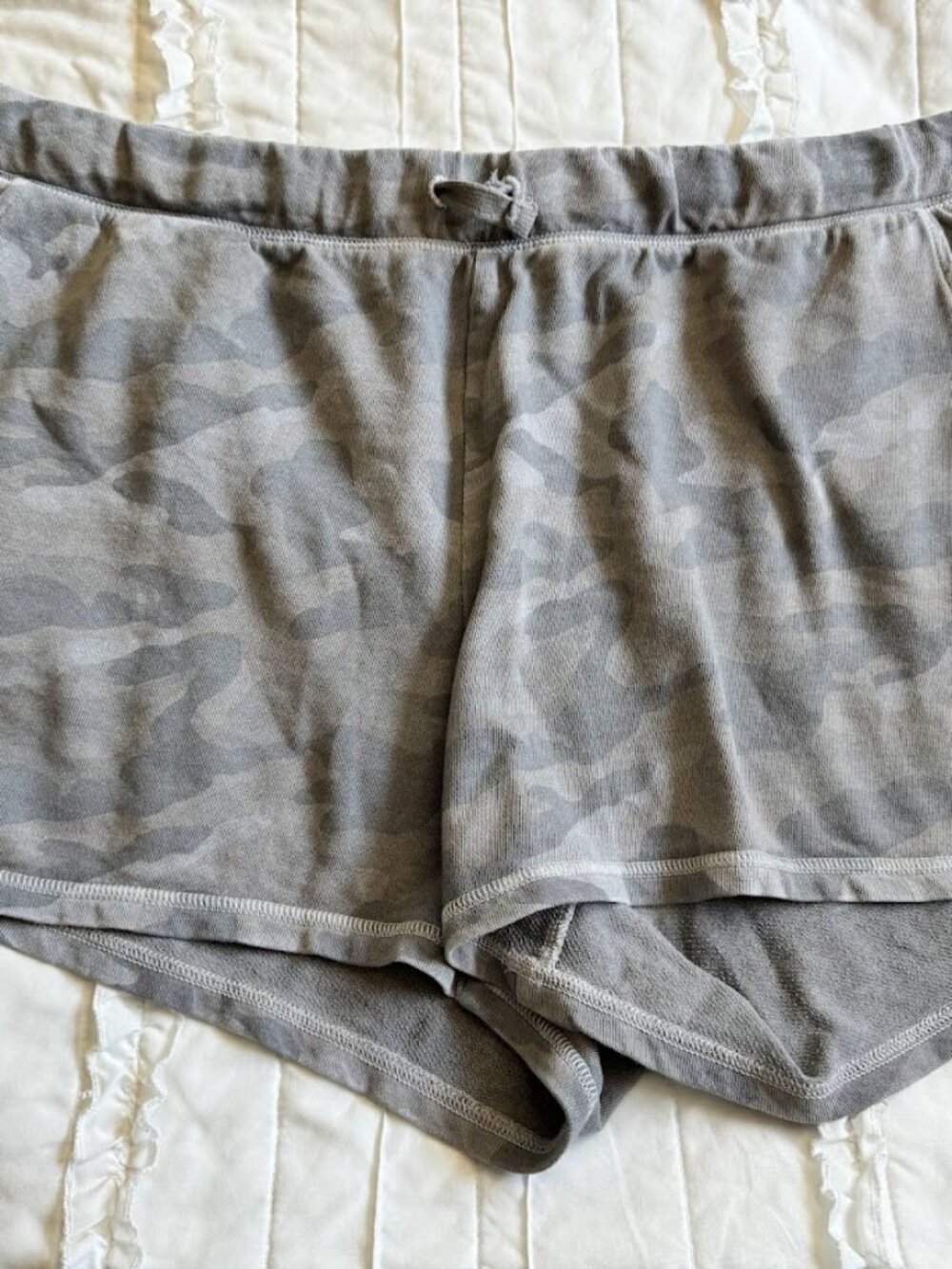 Old Navy Woman's Size XL Specialty Dye Gray Camouflage Pull-On Shorts